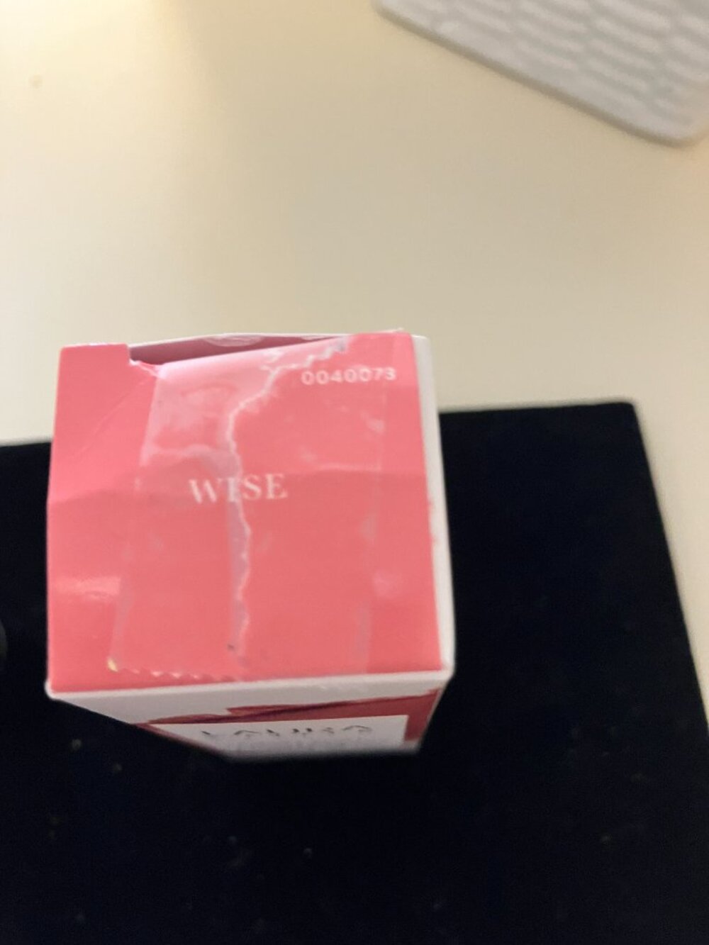 Laura Gellar, smart pout, lipstick, color wise - Picture 5 of 5